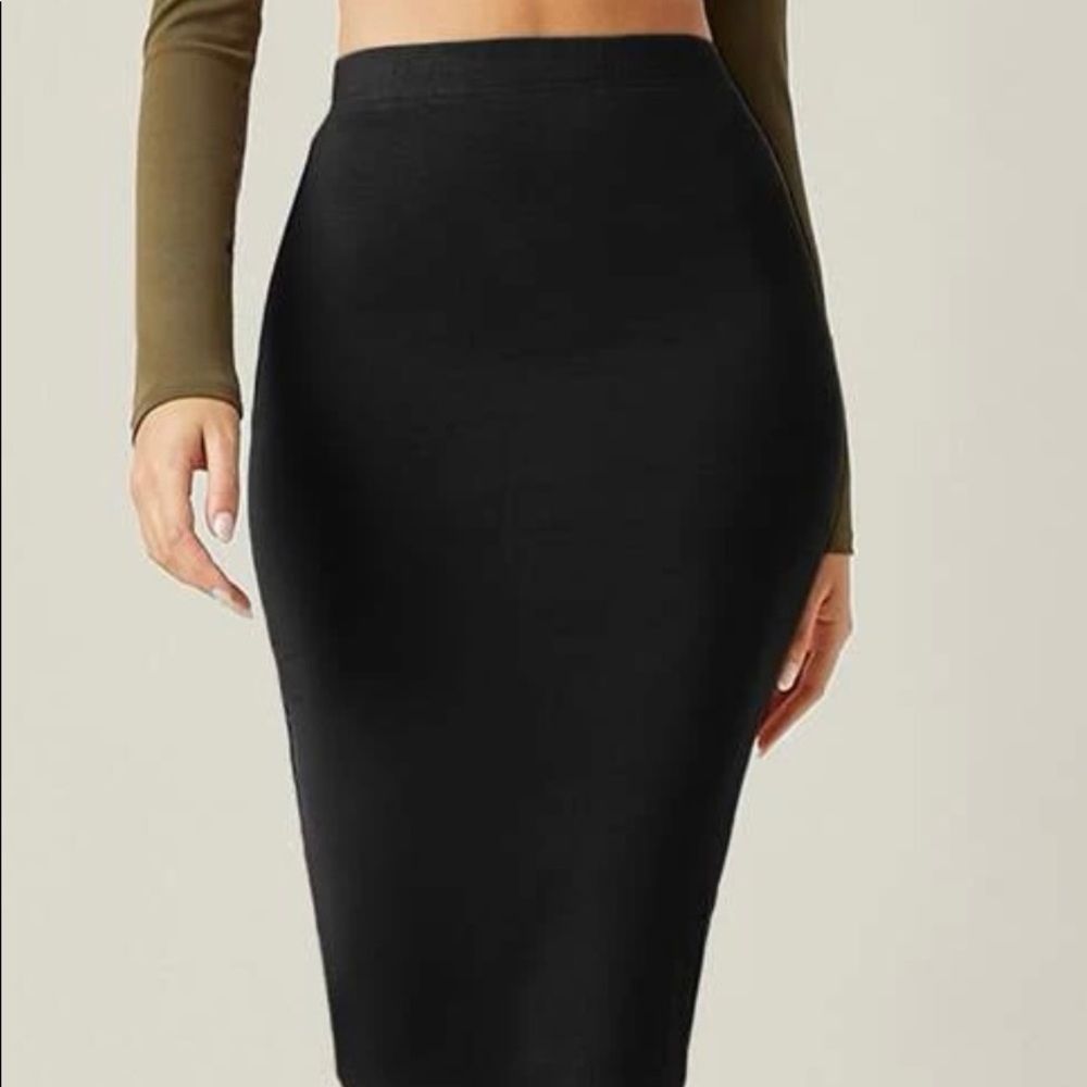 Black pencil skirt size small brand new